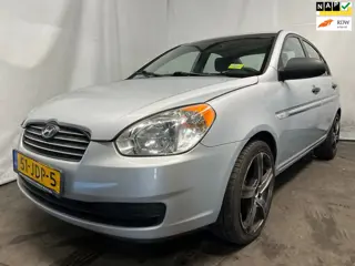 Hyundai Accent 1.4i Dynamic - Schade