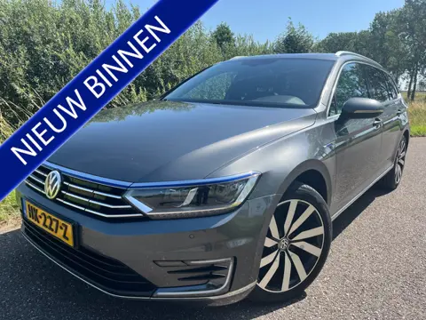 Volkswagen Passat Variant 1.4 TSI GTE | Clima | Cruise | Panodak | Lederen bekleding | Achteruitrijc