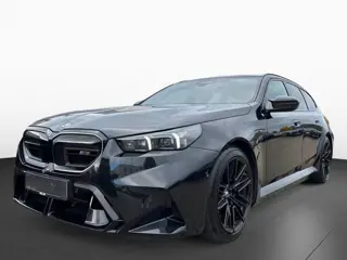 BMW M5 Touring ** M-DRIVER PACK (305 km/h), M-REM, PANO, TREKH, MERINO LEDER, 21 INCH LMV ** 1e EIG 