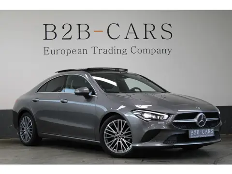 Mercedes-Benz CLA-klasse 180 Luxury | Lederen bekleding | Panorama | LED