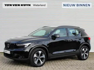Volvo XC40 2.0 B4 Plus Dark Automaat / Trekhaak / All-seasonbanden / 19" velgen / Verwarmd voorruit