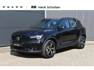 Volvo XC40 B4 Plus Dark | Trekhaak | Allseason banden | Verwarmbare voorstoelen en stuurwiel | Premi