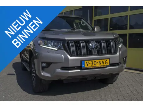 Toyota Land Cruiser 2.8 D-4D-F Executive High Roof Window Van