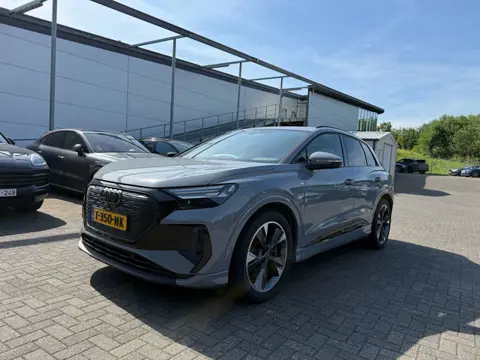Audi Q4 e-tron 50 Quattro S edition 77 kWh | panoramadak | sonos audio | keyless entry | trekhaak | 