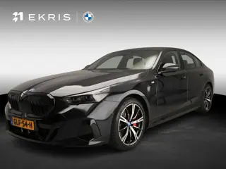 BMW 5 Serie Sedan 550e xDrive M-Sportpakket Pro | LED | HUD | Adaptief onderstel | Achterasbesturing
