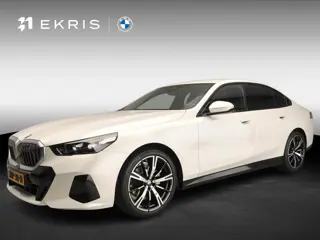 BMW 5 Serie Sedan 520i | M-Sportpakket | LED | Navigatie | Sportstoelen | Stoelverwarming | DAB | Ha