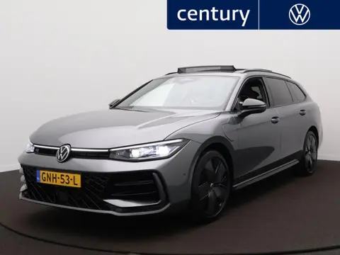 Volkswagen Passat Variant 1.5 eHybrid R-Line Business | Panodak | Zwenk-trekhaak | Camera | Harman K