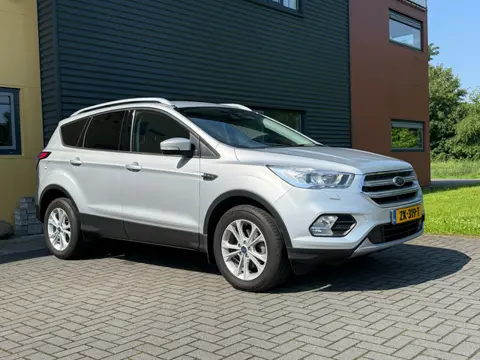 Ford Kuga 1.5 150 pk Titanium Navigatie, lederen bekl, trekhaak, centr. vergr.