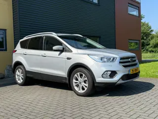 Ford Kuga 1.5 150 pk Titanium Navigatie, lederen bekl, trekhaak, centr. vergr.
