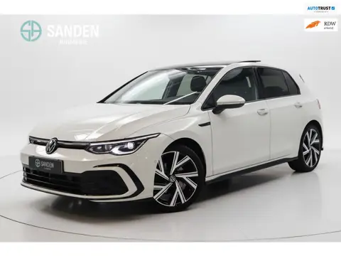 Volkswagen Golf 1.5 eTSI R-Line|Automaat|Full options|Matrix LED|Navi|Panodak|Camera|Winterpack|Sfee