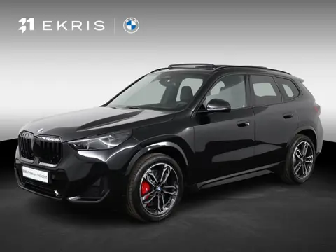 BMW X1 sDrive20i M Sportpakket Pro | Trekhaak | Panoramadak | Driving Assistant Plus | Harman-Kardon