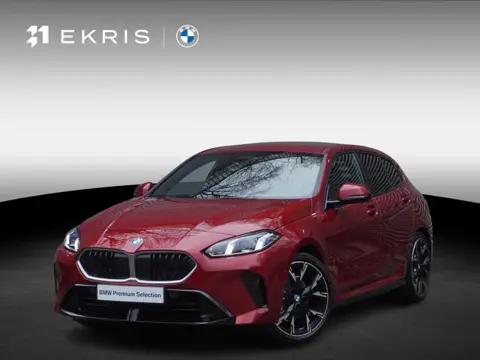 BMW 1 Serie 120 M Sportpakket | Premium Pack | 19 inch LM M Y-spaak | Extra getint glas | Driving As