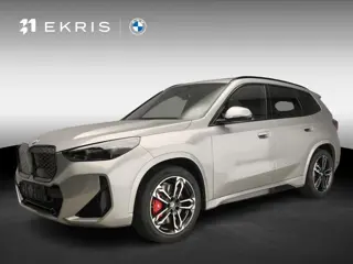 BMW iX1 eDrive20 M Sport Edition / Trekhaak / Panoramadak / Driving assist plus / Adaptief onderstel