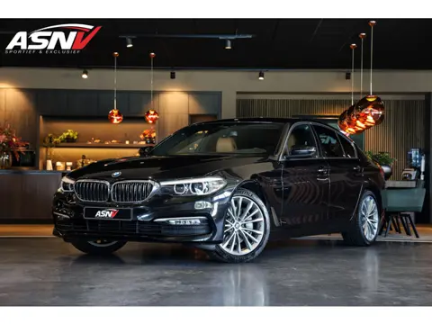 BMW 5-serie 540i High Executive, 340 PK, Sportstoelen, HiFi/Luidspreker, Navigatie, Stoelverwarming 