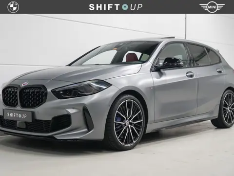 BMW 1 Serie M135i xDrive Panoramadak | Harman Kardon | Head Up | ACC | Stuurverwarming