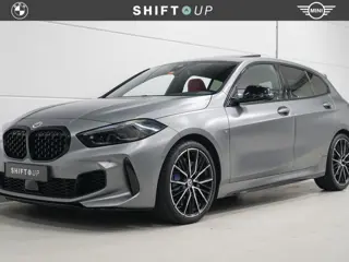BMW 1 Serie M135i xDrive Panoramadak | Harman Kardon | Head Up | ACC | Stuurverwarming