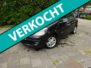 Renault Clio Estate MET JAAR APK KOELE AIRCO!
