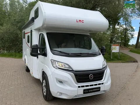 LMC Tourer 690 A- 6 Slaapplaatsen-Gezinscamper