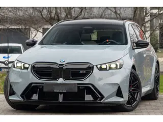 BMW M5 Touring ** DRIV. ASS+, M-REM, PANO, TREKH, ICONIC GLOW, MERINO LEDER, 21 INCH LMV ** 1e EIG -