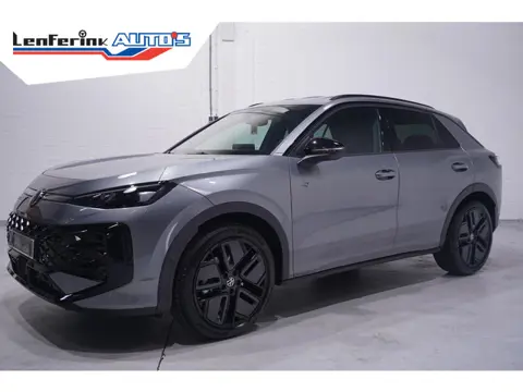Volkswagen T-Roc 1.5 eTsi R-Line First Edition IQ.light Apple Carplay Black style Stoel-/stuur verwa