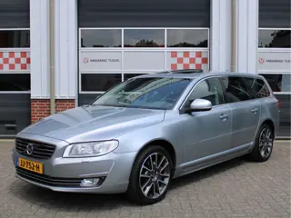 Volvo V70 2.0 T4 190pk Polar+ Standkachel/Dakraam/Leder/Voorruitverw./Stoelverw./Trekhaak/18inch
