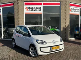 Volkswagen Up! 1.0 high up! - APK 30-07-2027