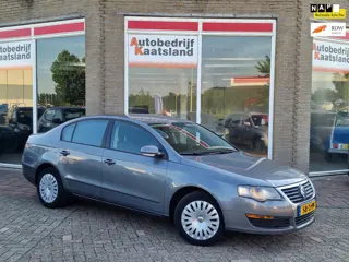 Volkswagen Passat 1.6 FSI Trendline - Navi - Clima - Cruise -