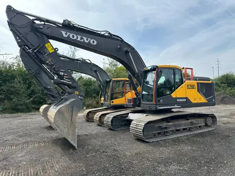 Volvo EC250E 900 UUR/HOURS !! LIKE NEW (bj 2023)
