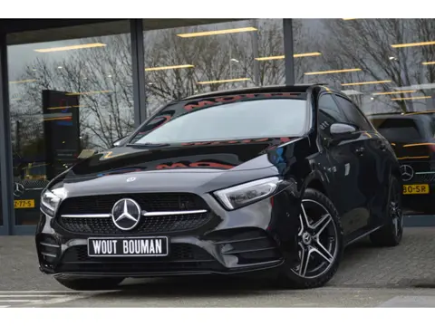 Mercedes-Benz A-Klasse 250 e AMG Led Panorama Burmester Widescreen Sfeer Camera Night Augmented Pdc