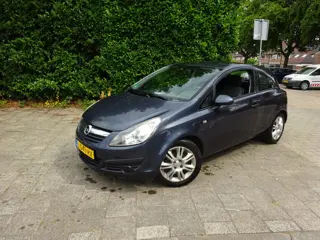 Opel Corsa 1.2-16V Essentia MET JAAR APK