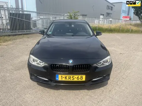 BMW 3-serie 320i Executive
