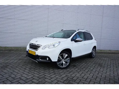 Peugeot 2008 1.2 PureTech Allure Climate / Navi / Cruise / Pano / Parkeers. / Trekhaak / Lm velgen /