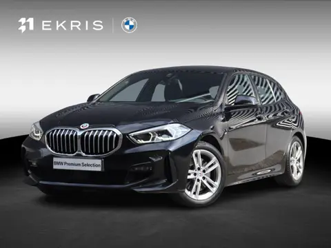BMW 1-serie 5-deurs 120i | Executive | M Sportpakket | Trekhaak | Parking Pack | Hi-Fi | Apple Carpl