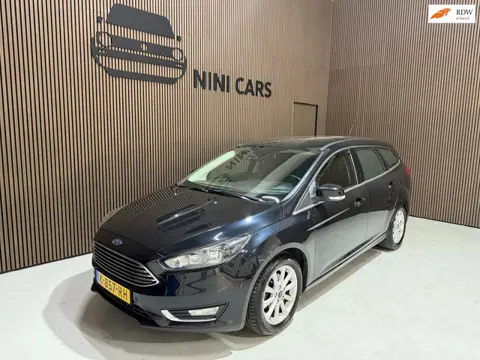 Ford Focus Wagon 1.0 Titanium Edition voorzien van leuke optie's