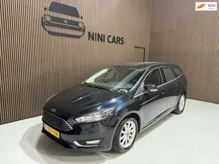 Ford Focus Wagon 1.0 Titanium Edition voorzien van leuke optie's
