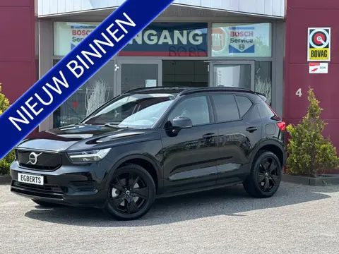 Volvo XC40 | 70 KWH | ALL BLACK | 19' zwart | AppleCarPlay | 1500kg trekgewicht Recharge Plus