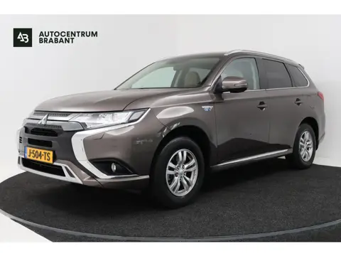 Mitsubishi Outlander 2.4 PHEV Pure (TREKHAAK, STOELVERWARMING, ACHTERUITRIJCAMERA, CRUISE CONTROL, P