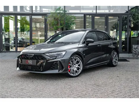 Audi RS3 Sportback 2.5 TFSI 400pk quattro | RS Keramische remmen | RS schaalstoelen | Carbon exterie