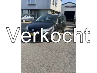 Volkswagen Touran 1.6 Business Airco. Keurig nette en goed onderhouden MPV. Prijs is inclusief nieuw