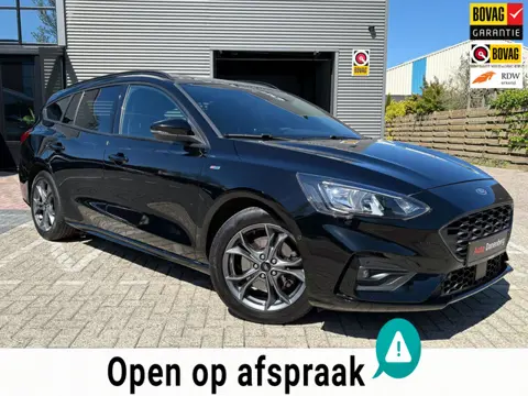 Ford Focus Wagon 1.0 EcoBoost ST Line Automaat Weinig KM