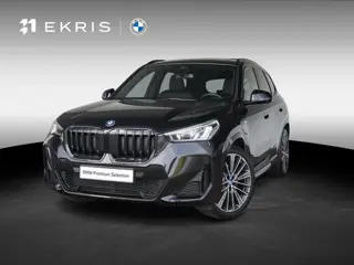 BMW X1 xDrive25e SoH 98% | M Sportpakket | Travel Pack | Achteruitrijcamera | Panoramadak | Trekhaak
