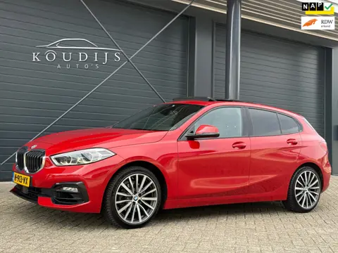 BMW 1-serie 118i High Executive, Panodak, Sport/Shadow line, Trekhaak afn., Leder