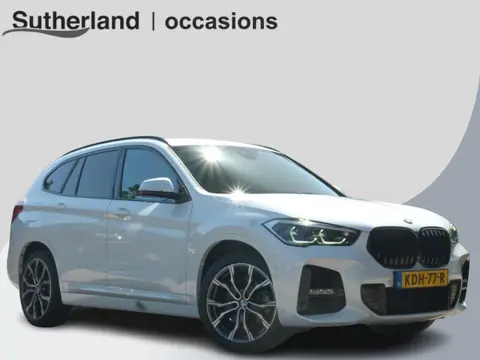 BMW X1 xDrive25e M Sport 220 PK | M-Sport | Trekhaak | 19 inch | Camera | Sportstoelen | Stoelverwar