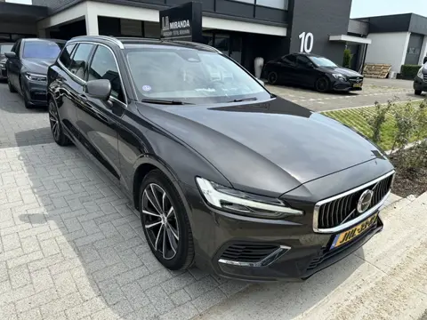 Volvo V60 2.0 T6 AWD + Bright 388 PK (bj 2022, automaat)