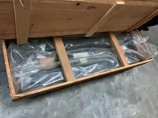 Toyota Toyota 58801-22702-71 Roller sub-assy, battery stand Toyota 58801-22702-71 Roller sub-assy, b