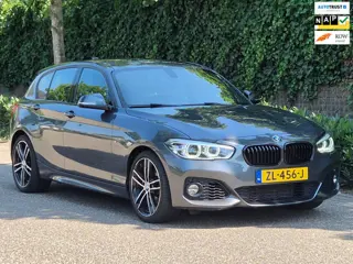 BMW 1-serie M Sport Edition Apple CarPlay LM Velgen Trekhaak LED NAP Black Panel dash 118i M Sport E