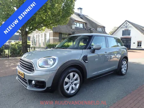 MINI Countryman 1.5 One / CARPLAY / STOELVERWARMING / KEYLESS