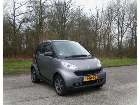 Smart Fortwo coupé 1.0 mhd Passion . Pano dak . Airco . LMV . Lader intrieur . enz