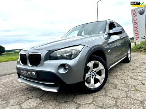 BMW X1 18i 5DRS NAP IJSKOUDE AIRCO TREKHAAK APK VELGEN FULL OPTION