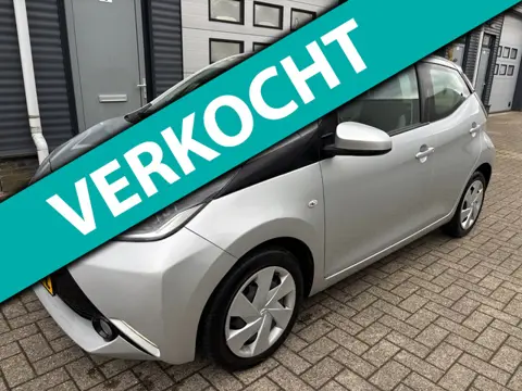 Toyota Aygo 1.0 VVT-i x-play camera airco nieuwe a.p.k